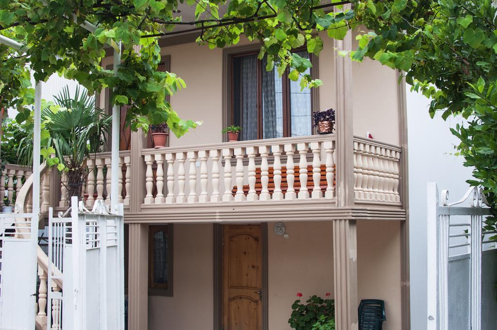Guesthouse Mery Кобулети Екстериор снимка